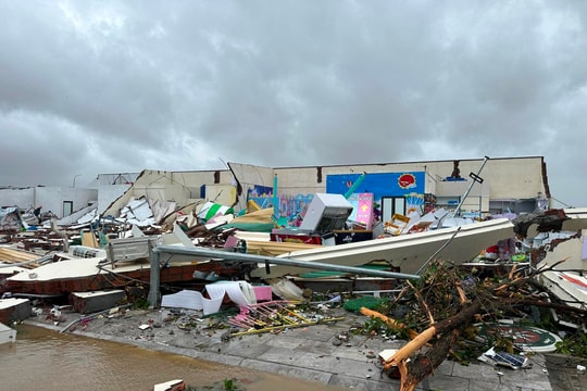 Bộ Y tế dồn lực cứu chữa nạn nhân và phòng dịch sau bão số 10