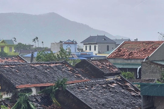 Hoằng Giang tan hoang sau bão