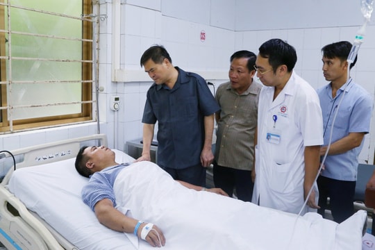 Lãnh đạo Quảng Ninh thăm hỏi công nhân bị thương trong sự cố hầm lò