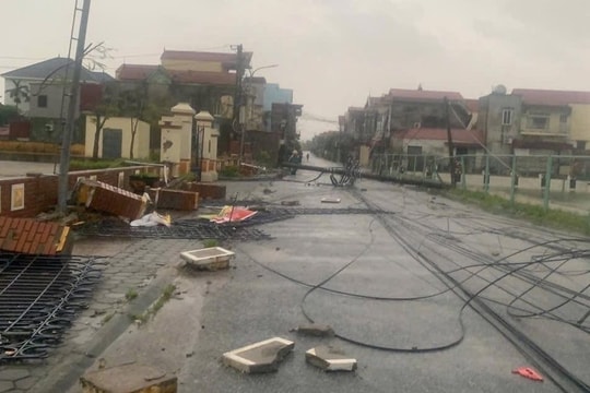 Thủ tướng Chính phủ yêu cầu khẩn trương khắc phục hậu quả bão số 10 và mưa lũ