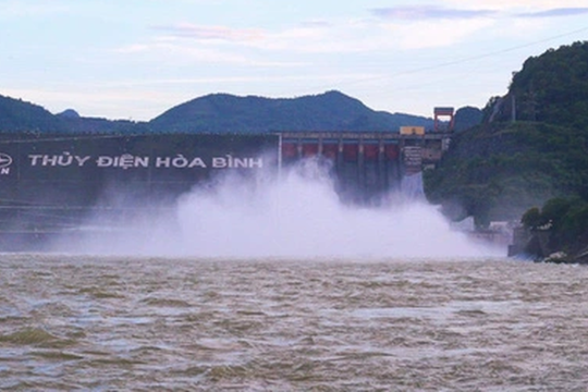 Mở cửa xả đáy hồ thủy điện Hòa Bình, yêu cầu đảm bảo an toàn hạ du