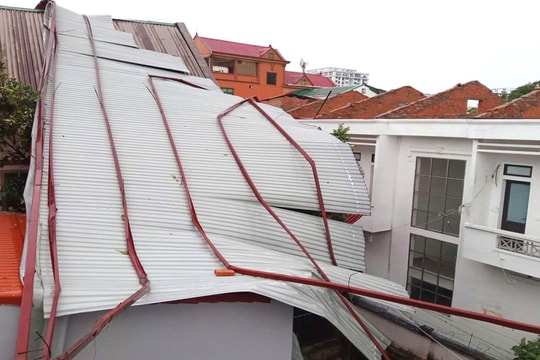 Bão số 10 gây thiệt hại nặng nề tại Nghệ An