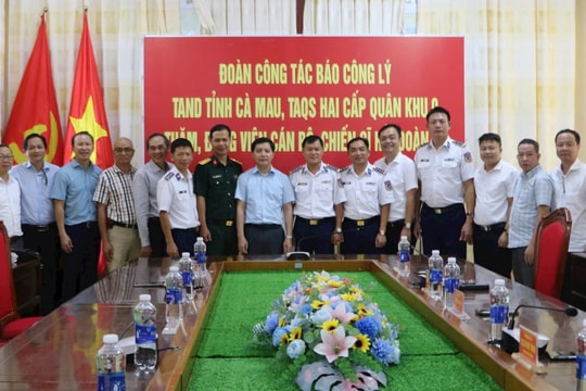 Báo Công lý thăm cán bộ, chiến sĩ Hải đoàn 42