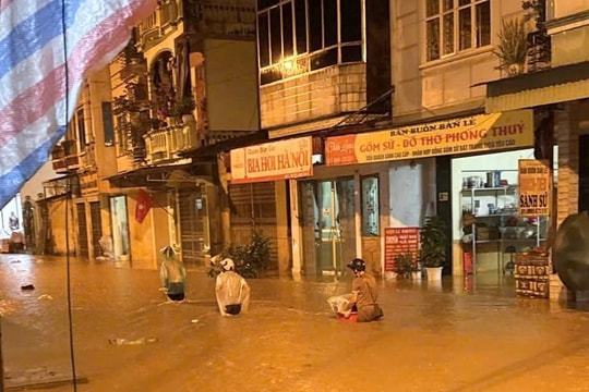 Lào Cai: Trắng đêm ứng phó với bão số 10 và di dời khẩn cấp hàng trăm hộ dân