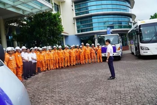 Điện lực Quảng Ninh cử 65 người hỗ trợ Nghệ An khắc phục lưới điện sau bão số 10