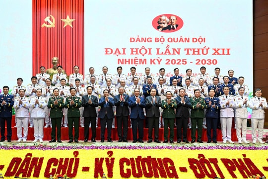 Kiên định đường lối quân sự, quốc phòng của Đảng, xây dựng Quân đội vững mạnh toàn diện