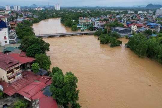 Lũ sông Thao vượt báo động 3 hơn 1m, tiếp tục lên cao