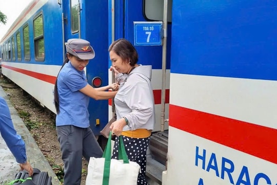 Ngành Đường sắt tạm dừng chạy một số chuyến tàu