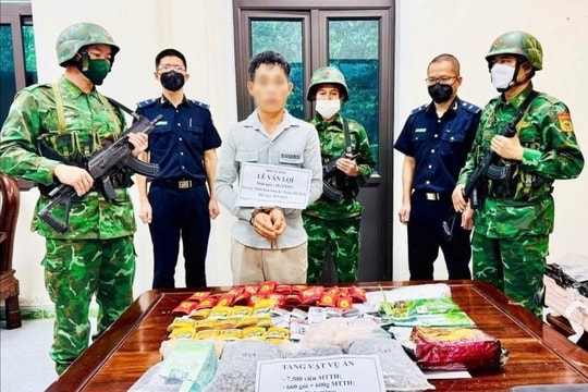 Bắt đối tượng vận chuyển 14kg ma túy