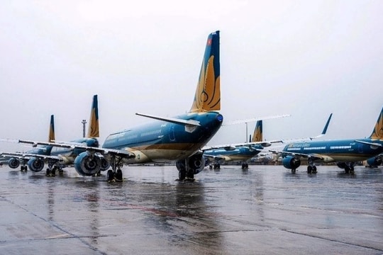 Hơn 450 chuyến bay bị ảnh hưởng bởi bão số 10