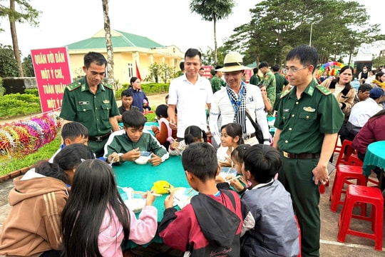Mang Trung thu đến với trẻ em nghèo vùng biên