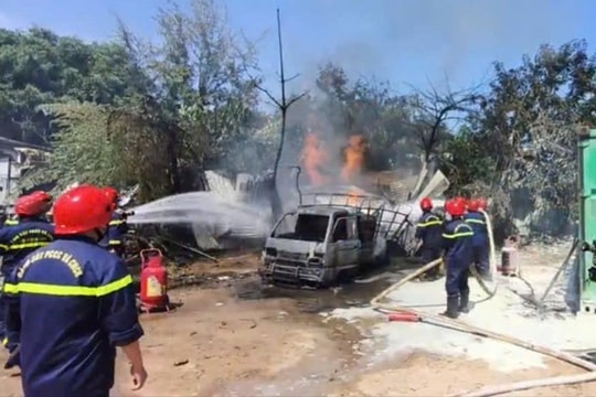 Khống chế kịp thời vụ cháy tại bãi xe ở Đà Nẵng