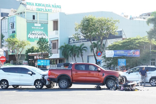 5 xe hỏng nặng sau va chạm liên hoàn