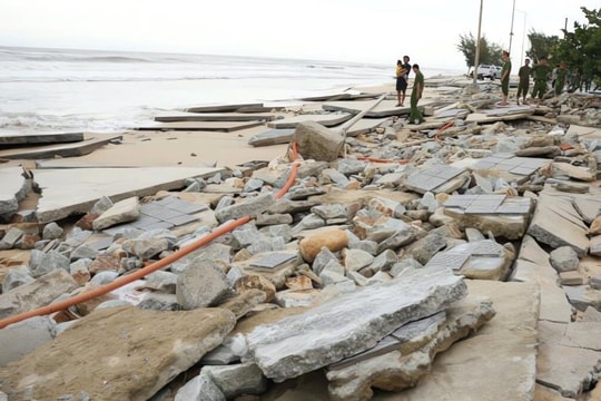 Huế đề nghị Trung ương hỗ trợ 400 tỷ đồng xử lý khẩn cấp sạt lở bờ biển