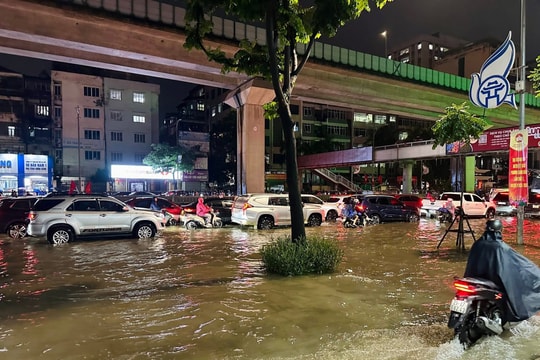 Khuyến khích cho người lao động làm việc online để ứng phó bão Matmo