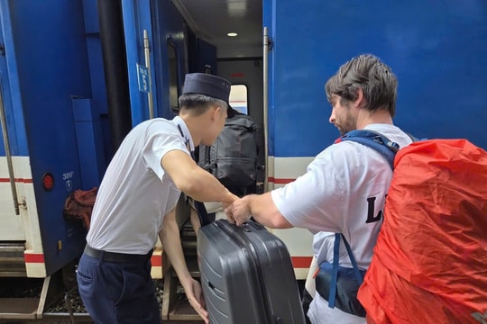 Ngành Đường sắt tạm dừng nhiều chuyến tàu do ảnh hưởng mưa bão