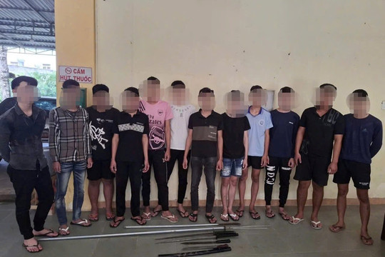 Bắt nhóm thanh thiếu niên gây rối trật tự công cộng
