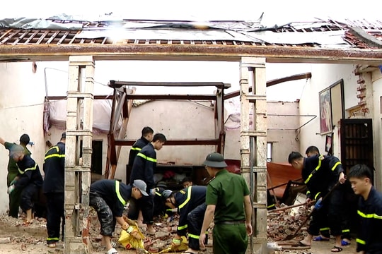 Huy động mọi nguồn lực, triển khai quyết liệt công tác khắc phục hậu quả bão số 10 và mưa lũ