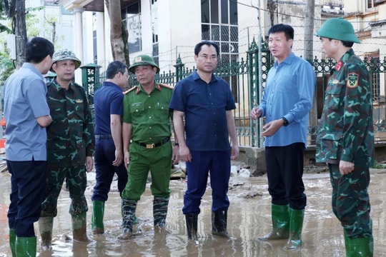 Bí thư Tỉnh ủy và Chủ tịch UBND tỉnh Lào Cai kiểm tra, chỉ đạo khắc phục hậu quả bão số 10