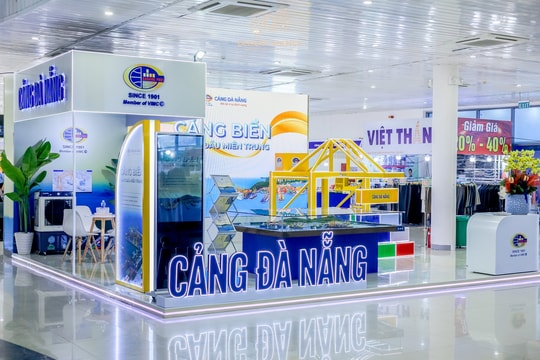 Không gian trưng bày ấn tượng của Cảng Đà Nẵng tại EWEC 2025