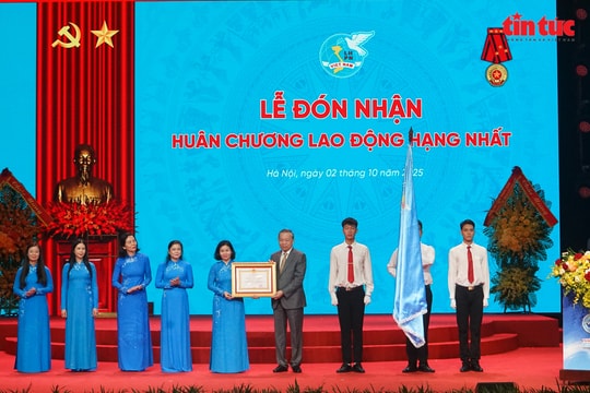 Trung ương Hội Liên hiệp Phụ nữ Việt Nam đón nhận Huân chương Lao động Hạng Nhất