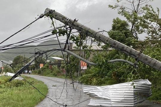 Thủ tướng chỉ đạo khẩn trương khôi phục điện, nước, viễn thông trước ngày 5/10