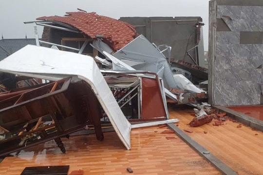 Thủ tướng chỉ đạo khẩn trương thống kê thiệt hại do bão số 10 và mưa lũ