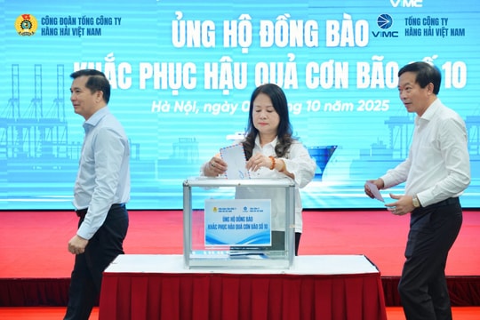 Tổng công ty Hàng hải Việt Nam quyên góp ủng hộ khắc phục bão số 10