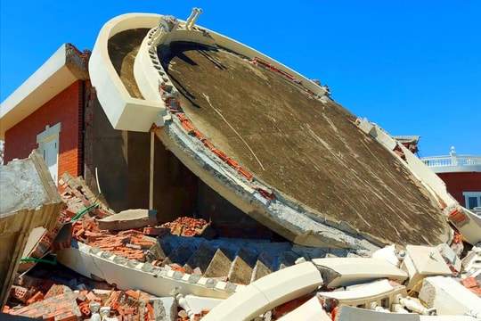 Khu nghỉ dưỡng cao cấp hàng trăm tỉ ở Hà Tĩnh “tan hoang” sau bão số 10