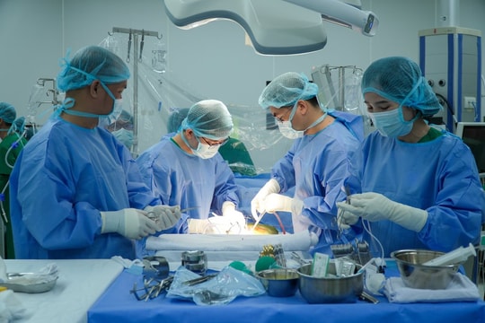 Anh ruột tình nguyện hiến gan cứu em