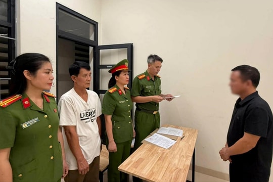 Bắt Giám đốc cùng thuộc cấp chôn lấp hơn 2.000 tấn chất thải công nghiệp độc hại