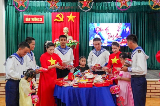 Trung thu ấm áp ở đảo Trường Sa