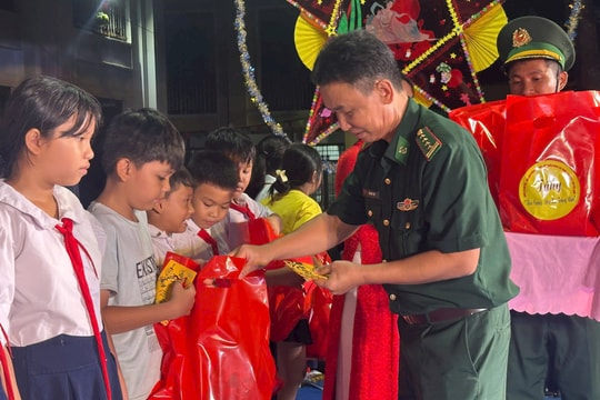 Tết Trung thu nghĩa tình nơi biên giới