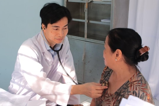 Khám sàng lọc tim mạch miễn phí cho hàng trăm người dân ở Huế