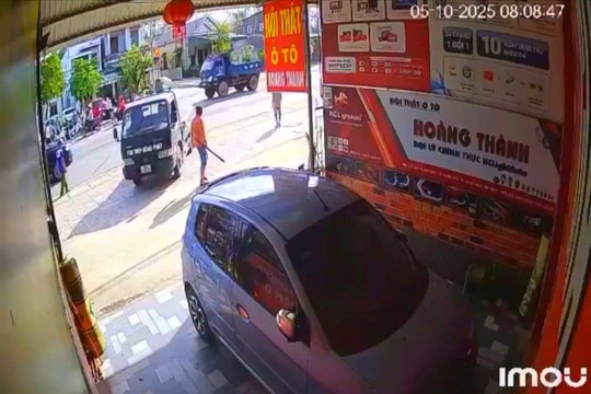 Cụ ông tử vong sau khi va chạm xe tải