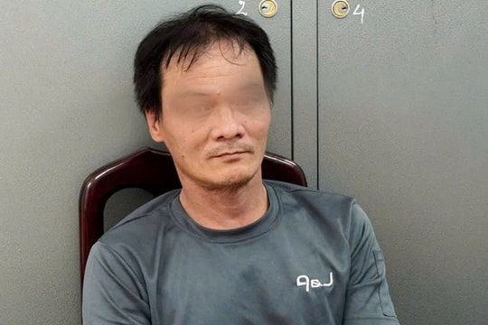 Chặn xe máy, dùng liềm đe dọa để cướp dây chuyền