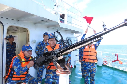 Vùng 2 Hải quân kiểm tra bắn đạn thật trên biển