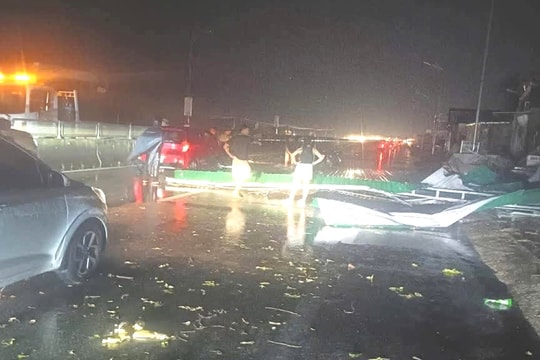 Thoát chết trong gang tấc giữa cơn giông