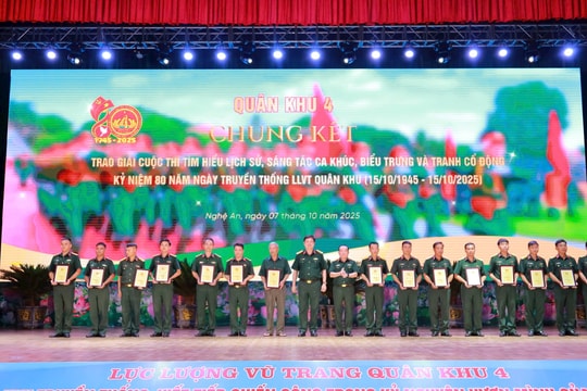 Trao giải các cuộc thi chào mừng kỷ niệm 80 năm Ngày truyền thống Lực lượng vũ trang Quân khu 4 (15/10/1945 - 15/10/2025)