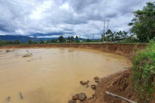 Công bố tình huống khẩn cấp do sạt lở kè sông Vu Gia và sông Quảng Huế