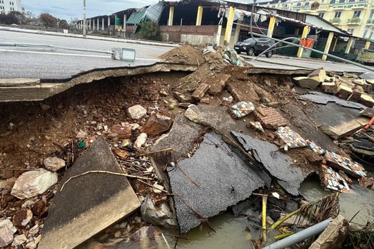 Kè biển Hải Tiến lại tan hoang sau bão