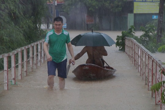 Mưa lớn, Thái Nguyên nhiều nơi ngập sâu trong nước