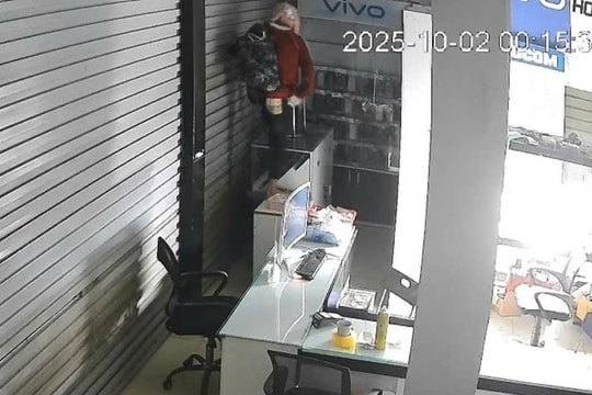 Bắt nghi phạm gây ra vụ trộm ở cửa hàng điện thoại