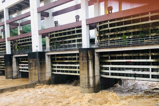 Các thủy điện trên sông Lô mở cửa xả, điều tiết lũ