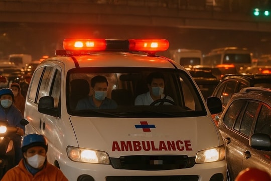 Tắc đường Hà Nội và nỗi ám ảnh “cuộc đua với tử thần” của xe cứu thương