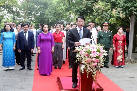 Đại biểu Đại hội Thi đua yêu nước tỉnh Phú Thọ dâng hương các Vua Hùng