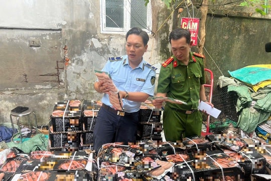 Gần 1,7 tấn xúc xích không nguồn gốc bị phát hiện