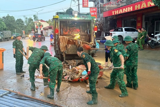 Bộ đội Biên phòng Lạng Sơn giúp người dân khắc phục hậu quả mưa bão