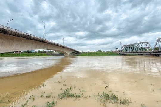 Hà Nội kích hoạt ứng phó khẩn cấp trên sông Cầu, sông Thương và khu vực sạt lở xã Yên Xuân
