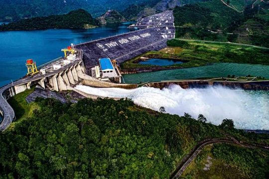 Chủ động điều tiết lũ, Tuyên Quang mở liên tiếp hai cửa xả đáy hồ thủy điện